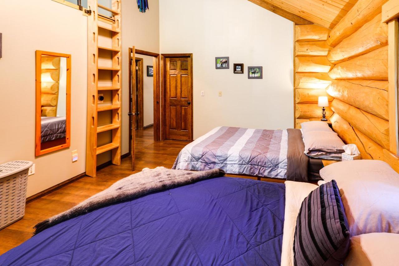 Riverside Log Cabin On-Site Aurora Viewing! North Pole Bagian luar foto